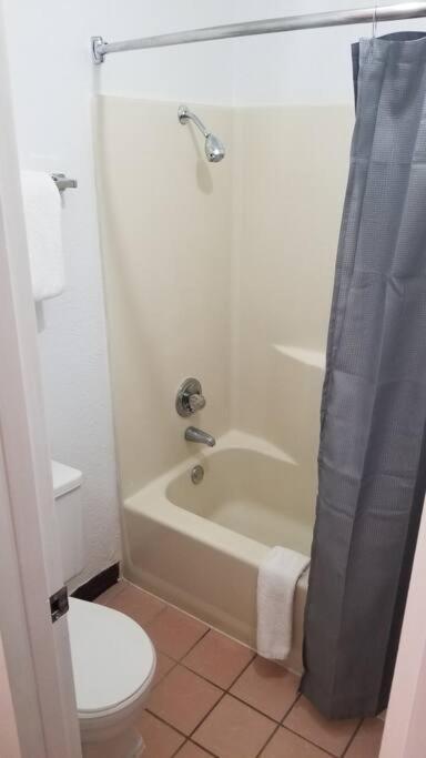Osu Queen Hotel Room 118 Booking Stillwater Exterior foto